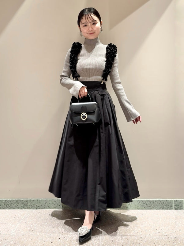 voluminous skirt with frill suspenders