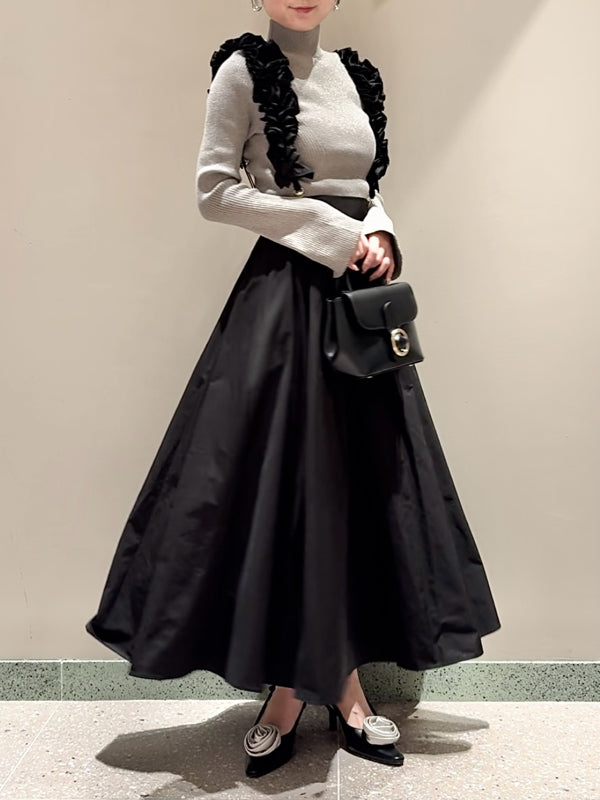 voluminous skirt with frill suspenders