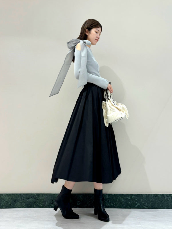 voluminous skirt with frill suspenders