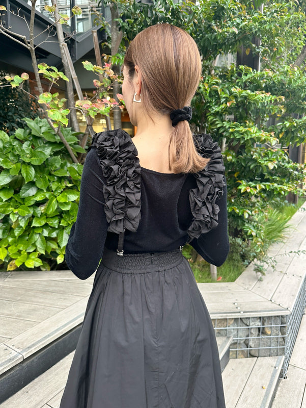 voluminous skirt with frill suspenders